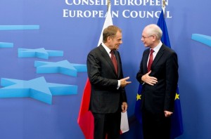 Polens-Regierungschef-Donald-Tusk-holt-sich-Hilfe-bei-der-EU-600x396[1]